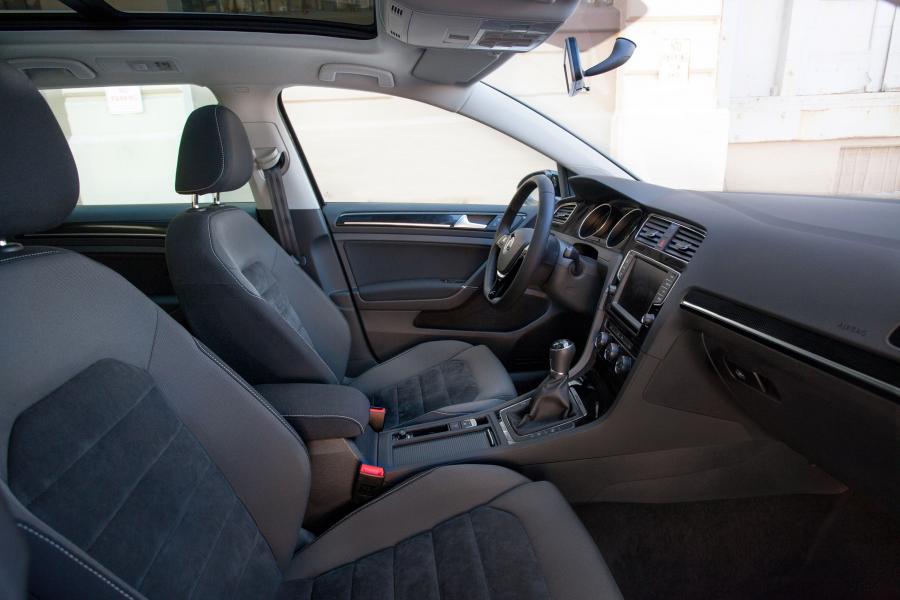  Volkswagen Golf Sportwagen 2015 года  (фото 8 из 12)